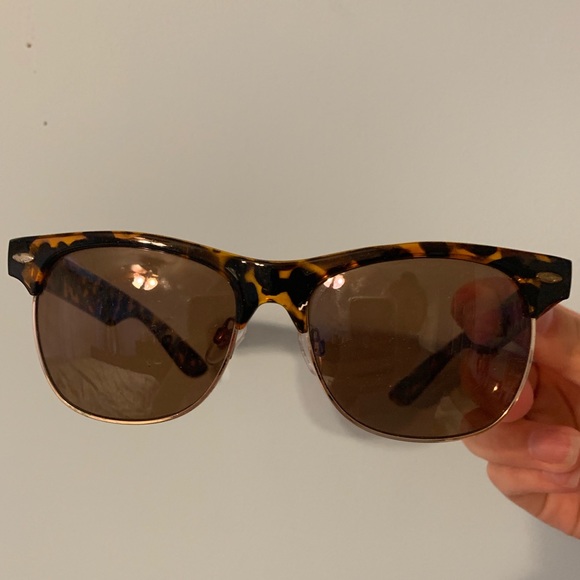 Sunglasses - Picture 2 of 4